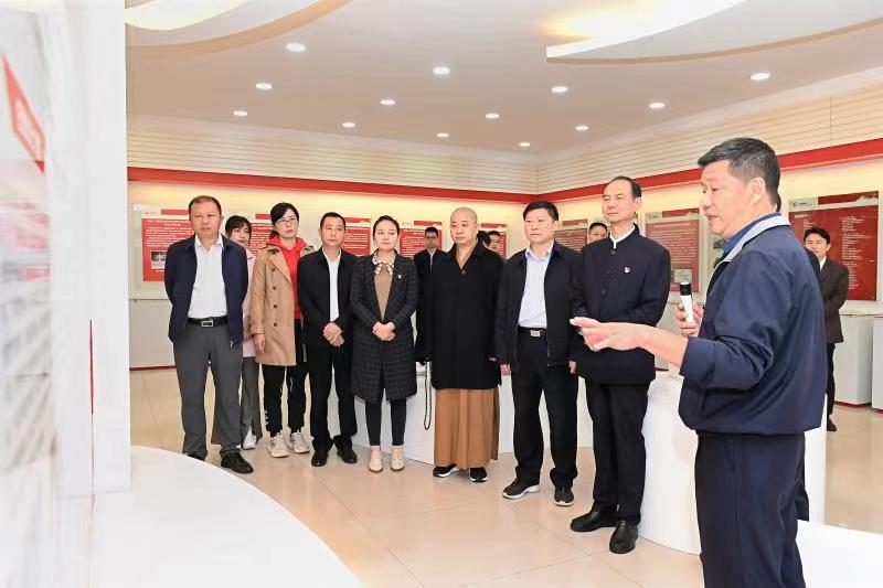 福建省人大常委會(huì)黨組書(shū)記、副主任雷春美和全國(guó)人大代表到順昌虹潤(rùn)等地調(diào)研